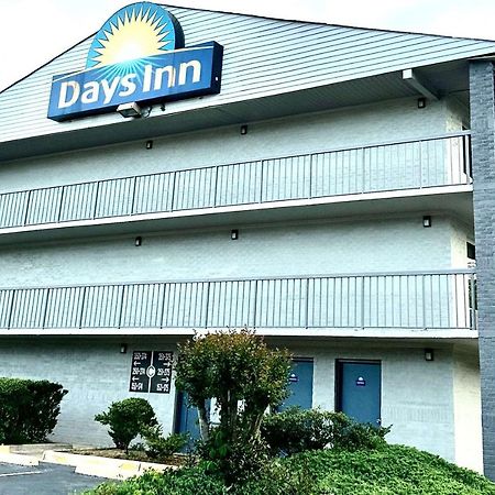 Days Inn By Wyndham Charlotte Northlake Exteriör bild