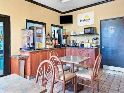 Days Inn By Wyndham Charlotte Northlake Exteriör bild