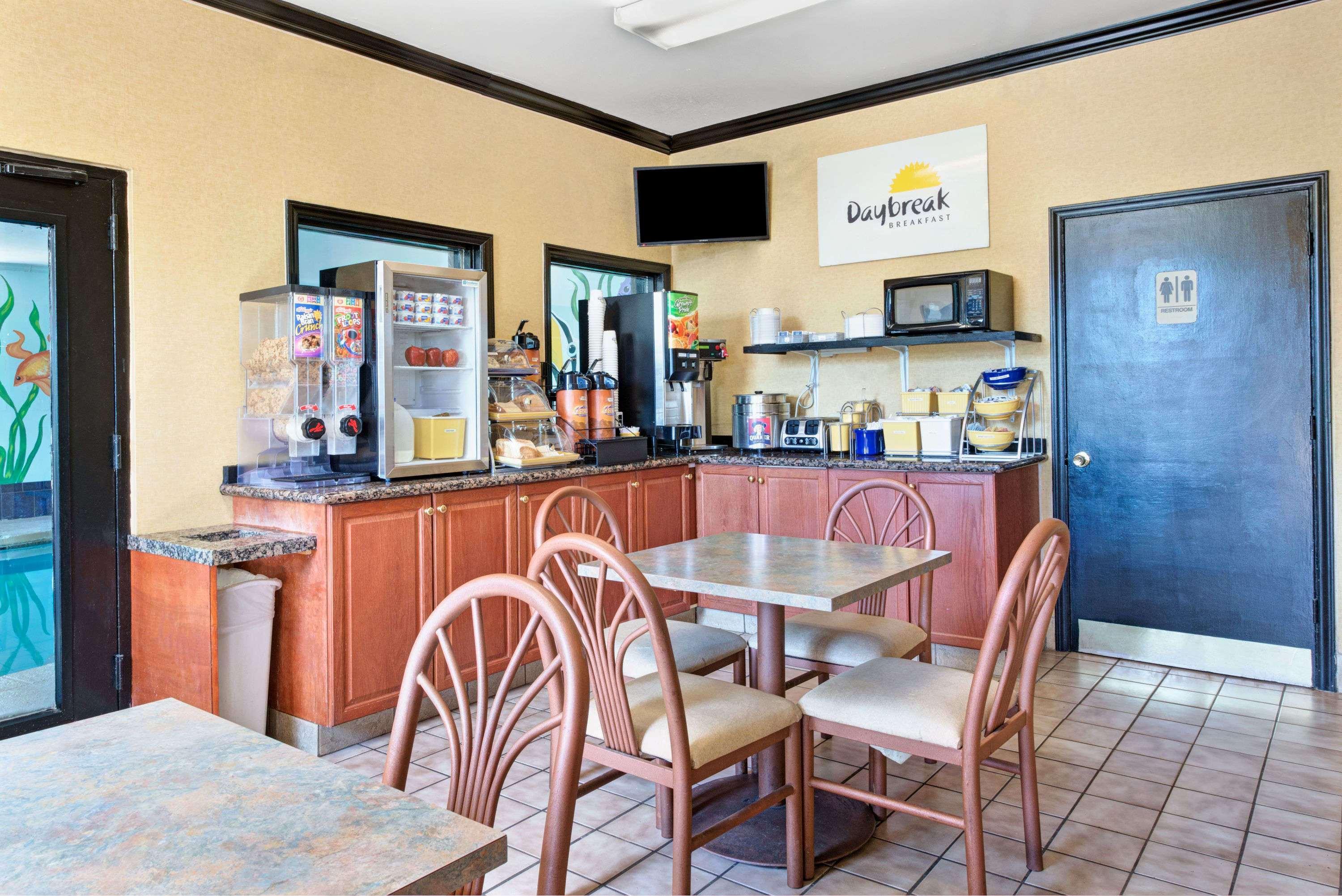 Days Inn By Wyndham Charlotte Northlake Exteriör bild