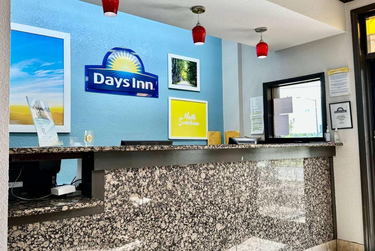 Days Inn By Wyndham Charlotte Northlake Exteriör bild