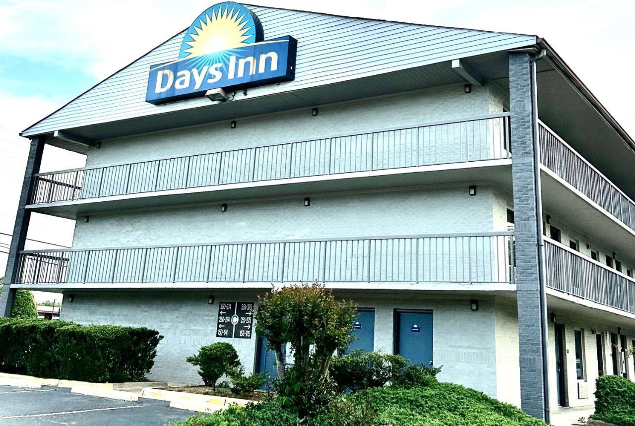 Days Inn By Wyndham Charlotte Northlake Exteriör bild