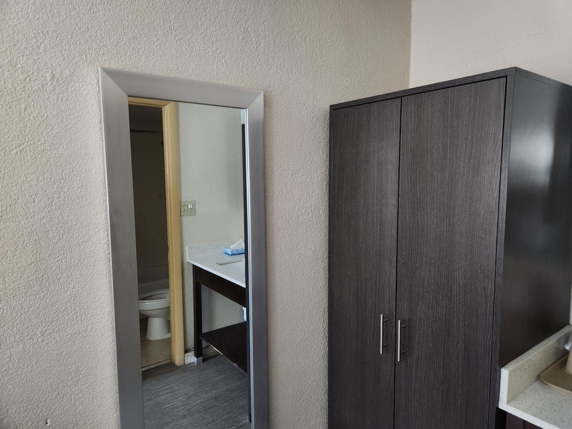 Days Inn By Wyndham Charlotte Northlake Exteriör bild